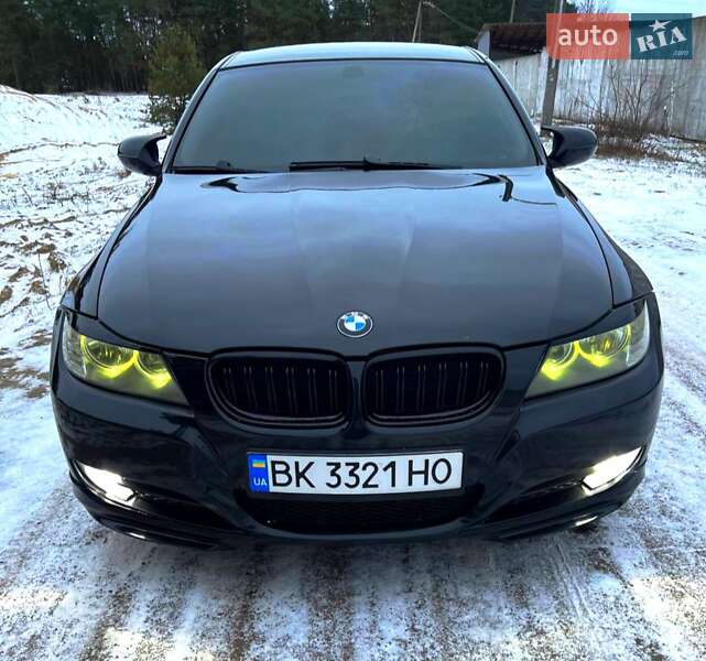 Седан BMW 3 Series 2009 в Сарнах