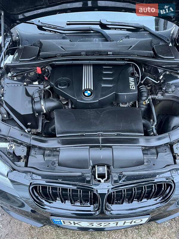 Седан BMW 3 Series 2009 в Сарнах