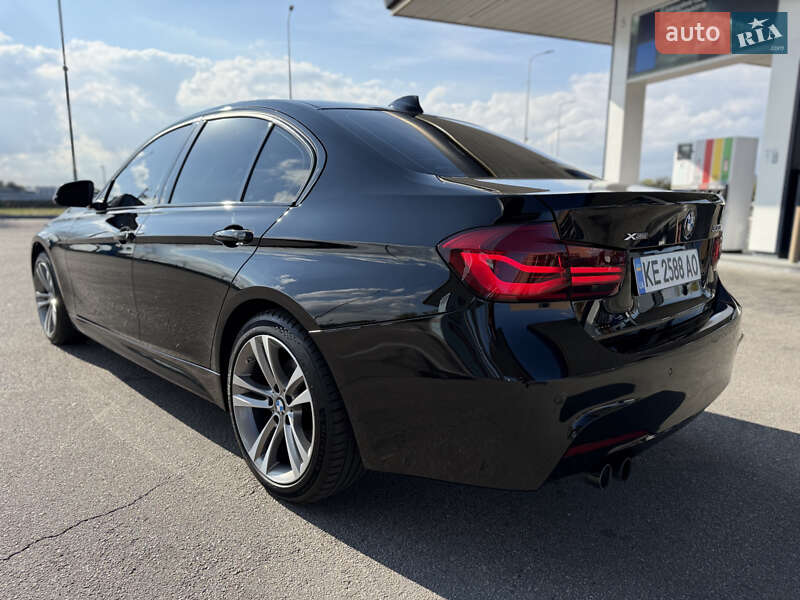 Седан BMW 3 Series 2017 в Дніпрі
