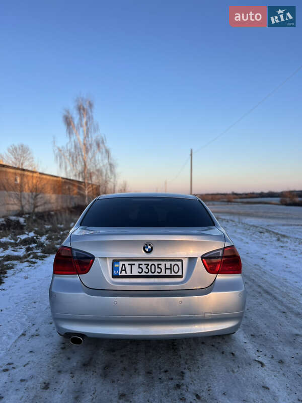 Седан BMW 3 Series 2005 в Жовкві