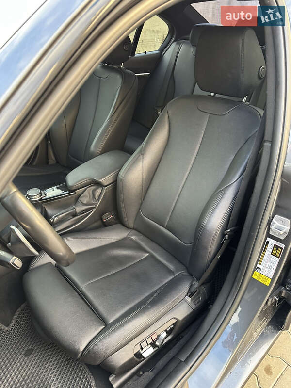 Седан BMW 3 Series 2017 в Ужгороді