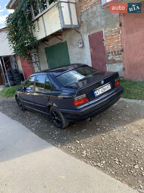 Седан BMW 3 Series 1993 в Сколе