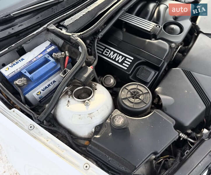 Седан BMW 3 Series 2003 в Тростянці