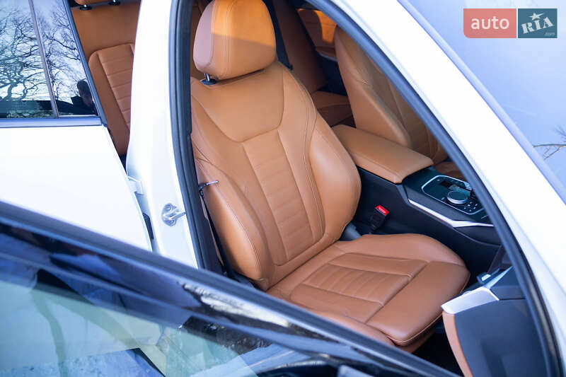 Седан BMW 3 Series 2020 в Чернівцях