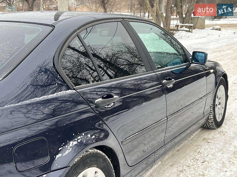 Седан BMW 3 Series 2003 в Черновцах