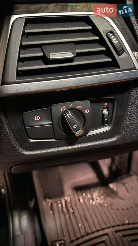 Седан BMW 3 Series 2016 в Киеве