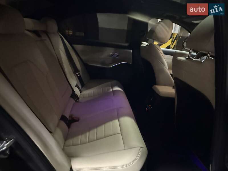 Седан BMW 3 Series 2019 в Киеве