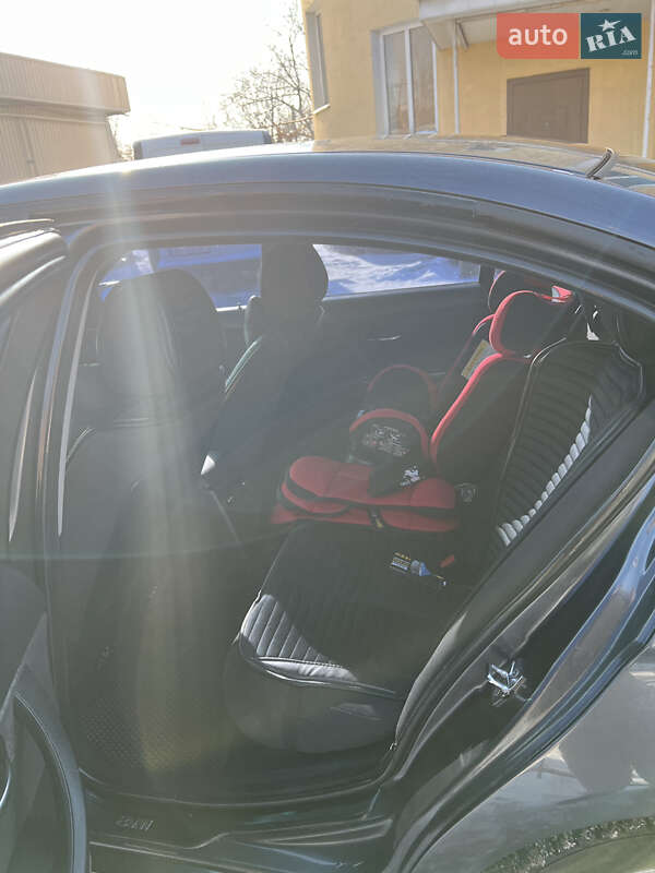 Седан BMW 3 Series 2005 в Виннице