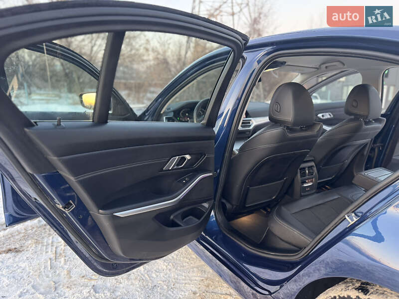 Седан BMW 3 Series 2022 в Киеве