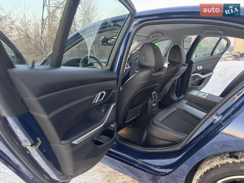 Седан BMW 3 Series 2022 в Киеве