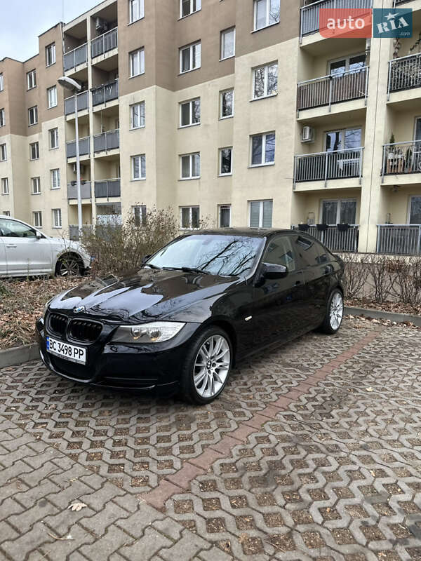 Седан BMW 3 Series 2010 в Львове
