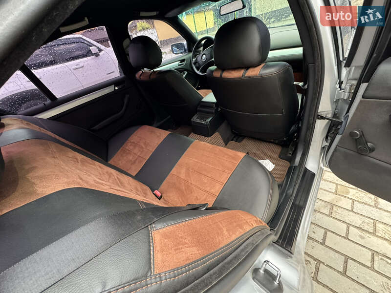 Седан BMW 3 Series 2003 в Кременце