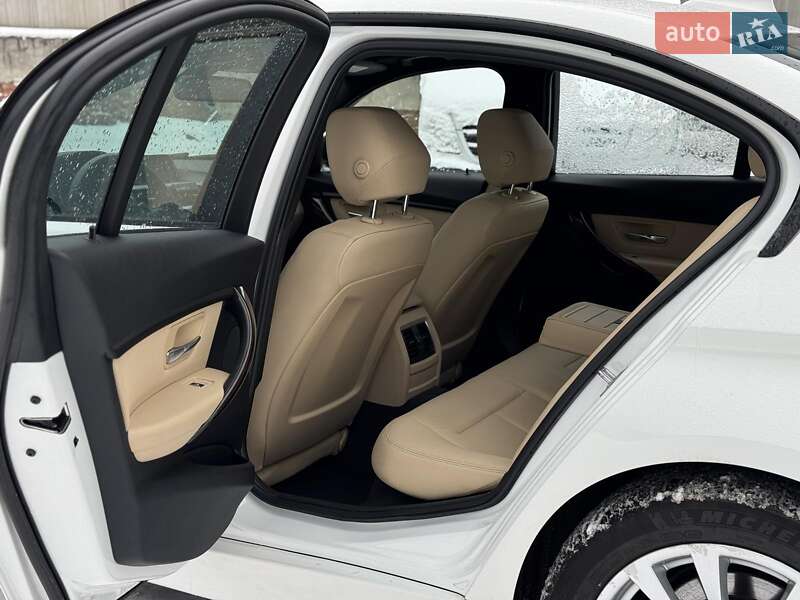Седан BMW 3 Series 2016 в Киеве