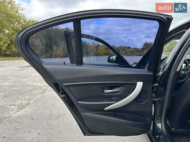Седан BMW 3 Series 2015 в Киеве