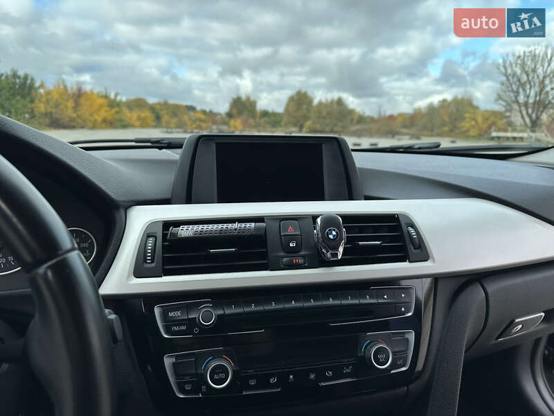 Седан BMW 3 Series 2015 в Киеве