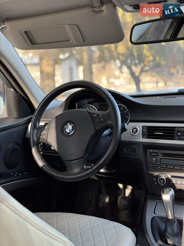 Седан BMW 3 Series 2009 в Полтаве