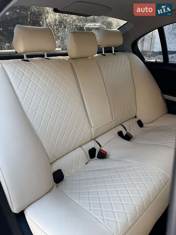 Седан BMW 3 Series 2009 в Полтаве