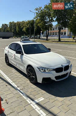 Седан BMW 3 Series 2017 в Черкасах