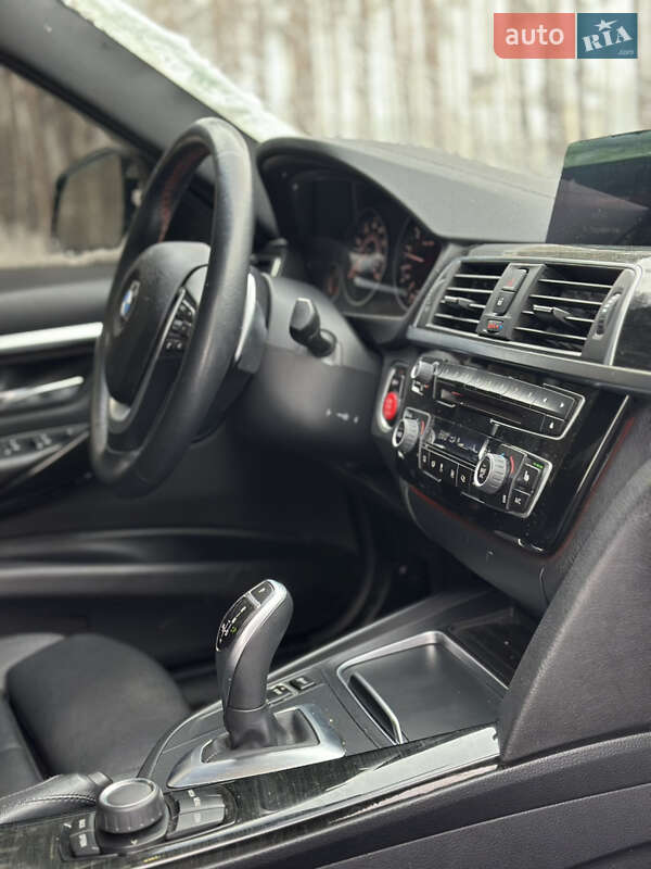 Седан BMW 3 Series 2018 в Киеве