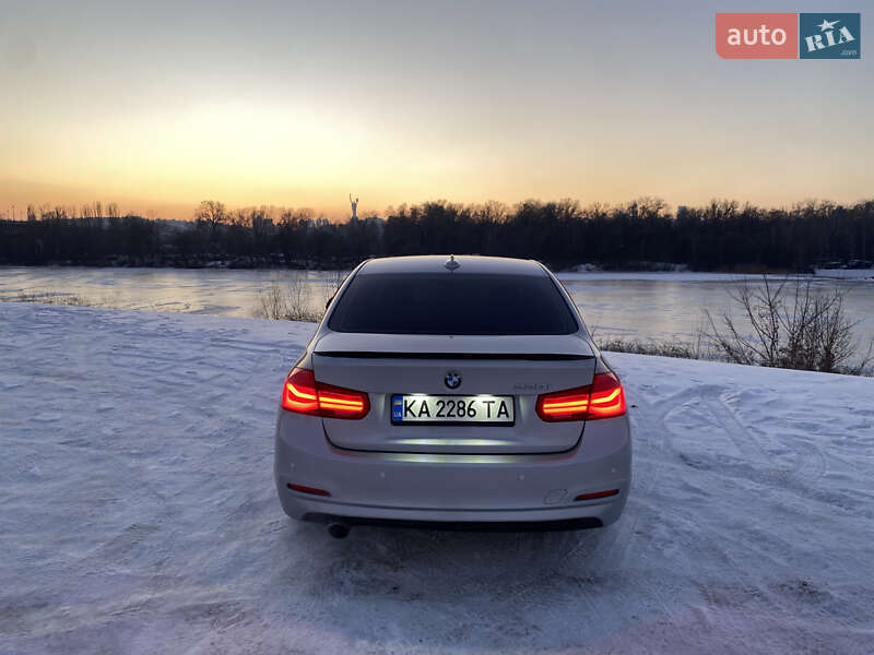 Седан BMW 3 Series 2016 в Киеве