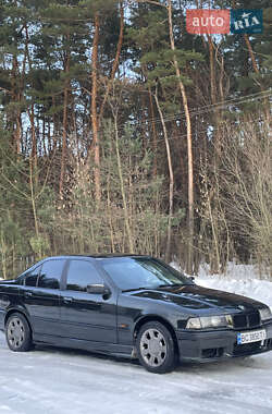 Седан BMW 3 Series 1993 в Радивилове