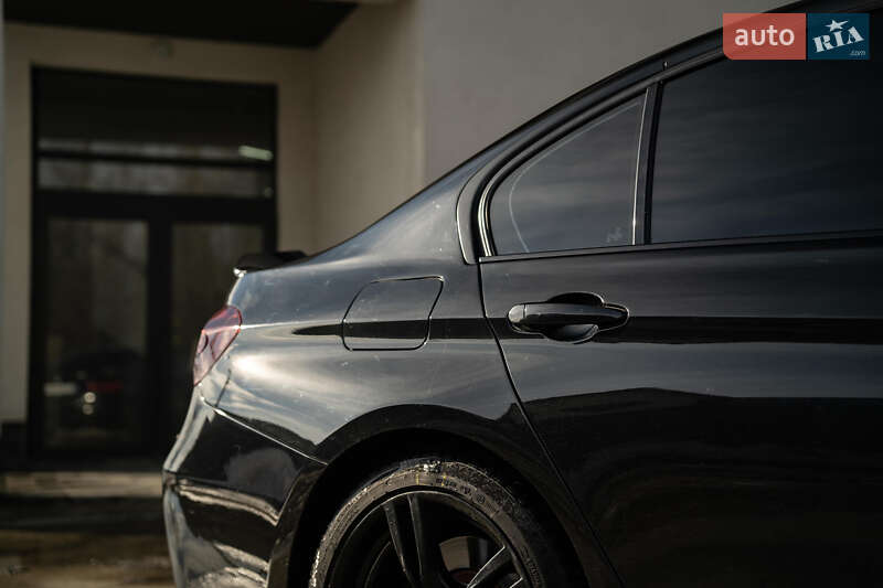 Седан BMW 3 Series 2017 в Черновцах