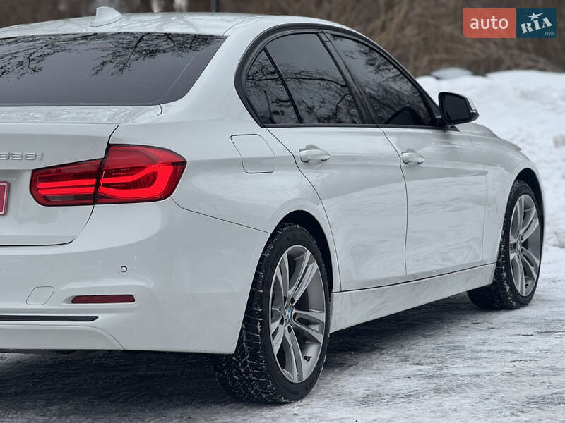 Седан BMW 3 Series 2015 в Сарнах