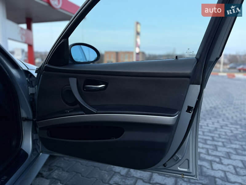 Седан BMW 3 Series 2006 в Черновцах