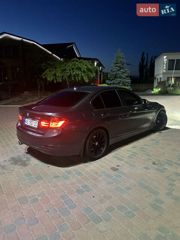 Седан BMW 3 Series 2013 в Павлограде
