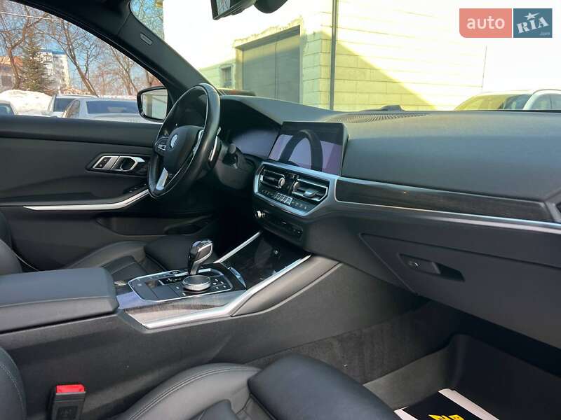 Седан BMW 3 Series 2019 в Ивано-Франковске