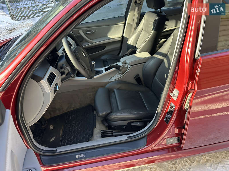 Седан BMW 3 Series 2010 в Черновцах