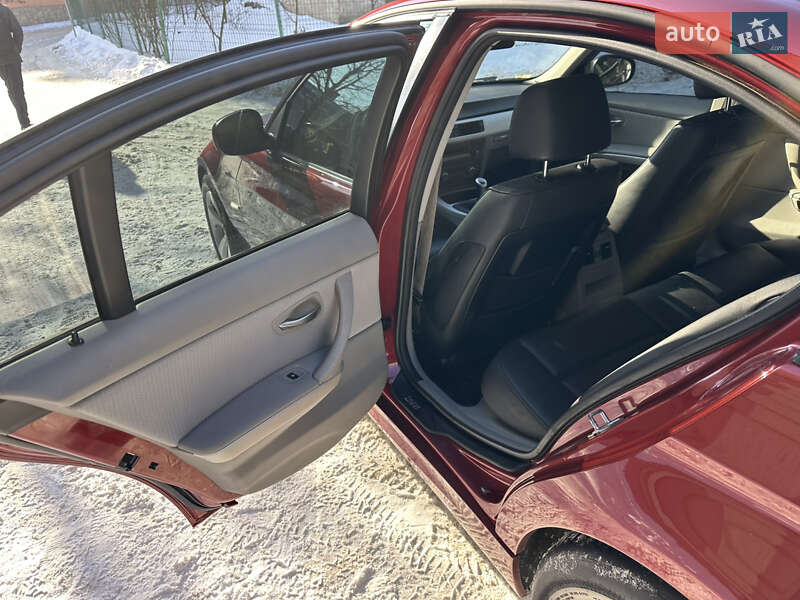 Седан BMW 3 Series 2010 в Черновцах