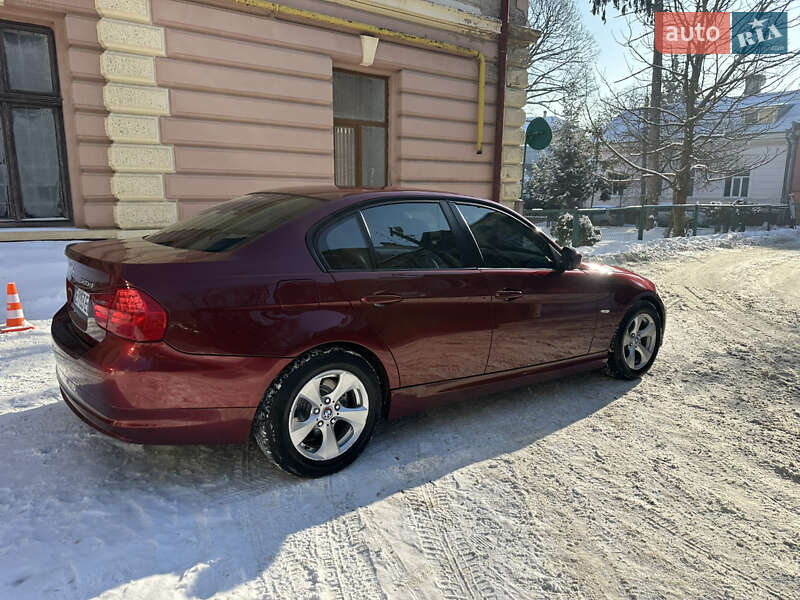 Седан BMW 3 Series 2010 в Черновцах