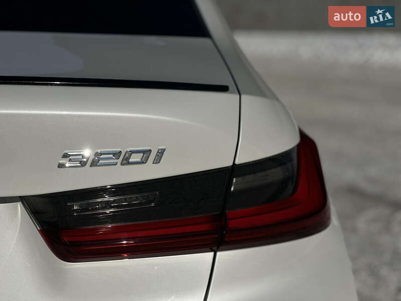 Седан BMW 3 Series 2022 в Киеве