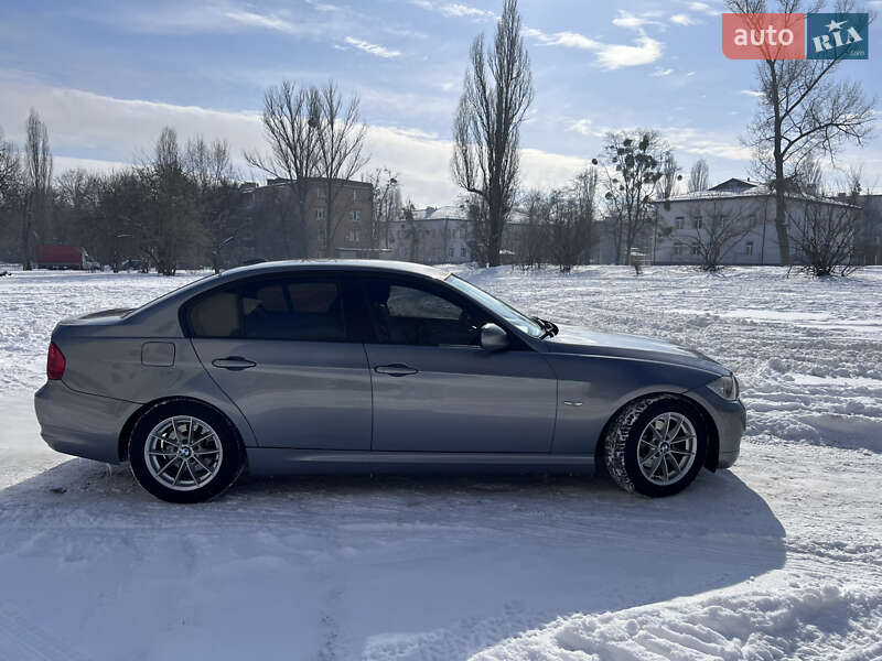 Седан BMW 3 Series 2009 в Черкасах