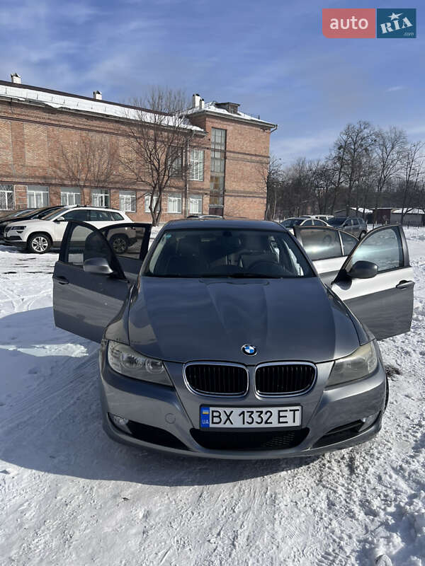 Седан BMW 3 Series 2009 в Черкасах