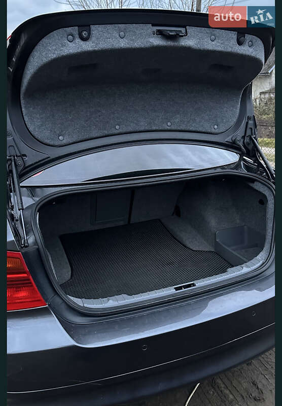 Седан BMW 3 Series 2005 в Пустомытах