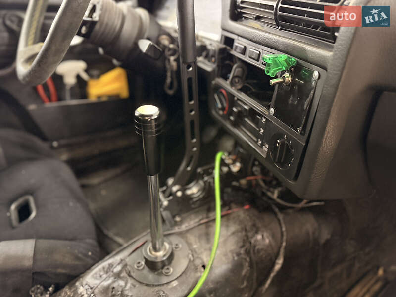 Седан BMW 3 Series 1985 в Киеве