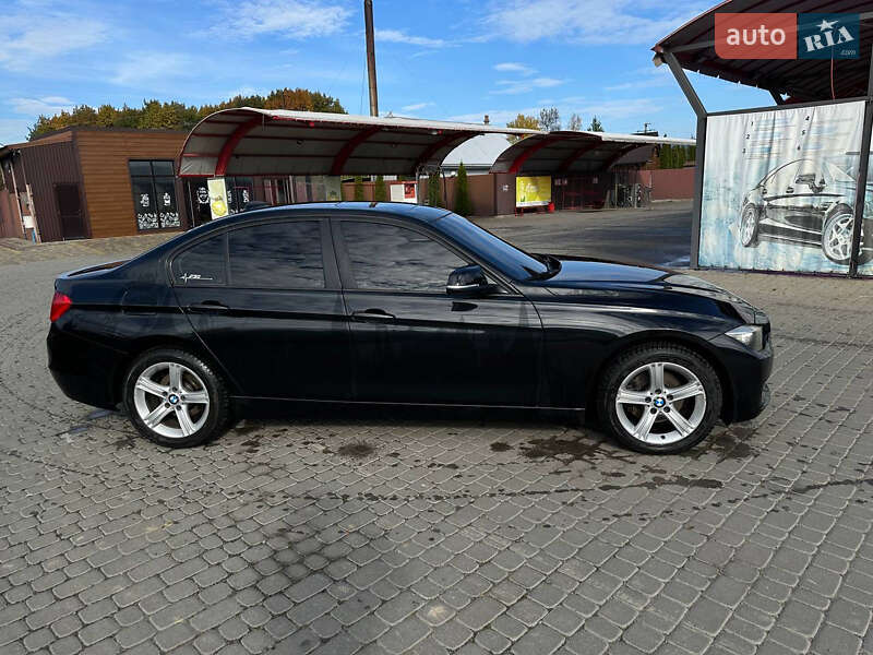 Седан BMW 3 Series 2013 в Надворной