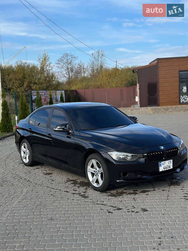 Седан BMW 3 Series 2013 в Надворной