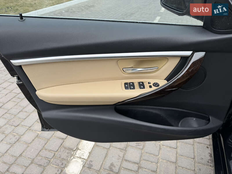 Седан BMW 3 Series 2017 в Одессе