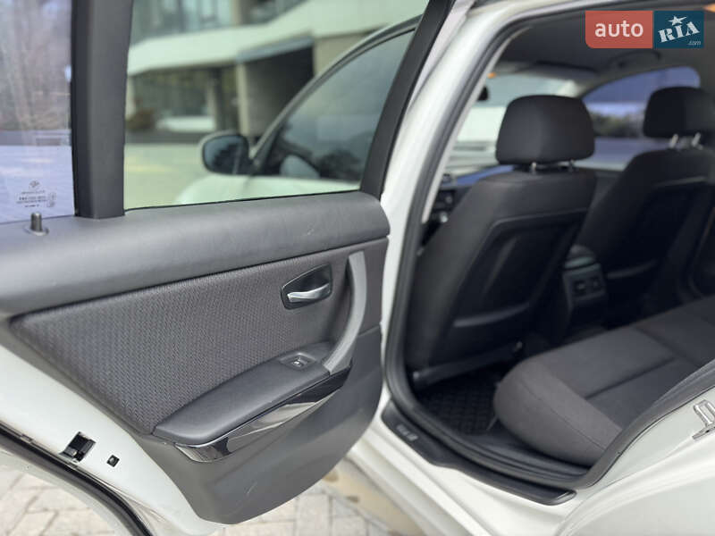 Седан BMW 3 Series 2011 в Одессе