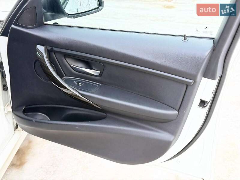 Седан BMW 3 Series 2016 в Києві