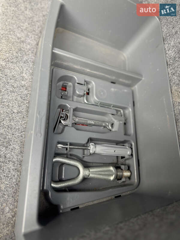 Седан BMW 3 Series 2007 в Львові