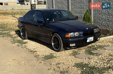 Седан BMW 3 Series 1997 в Чорноморську