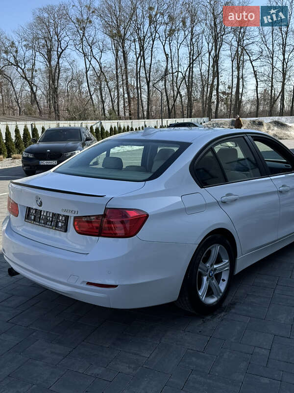 Седан BMW 3 Series 2015 в Луцке