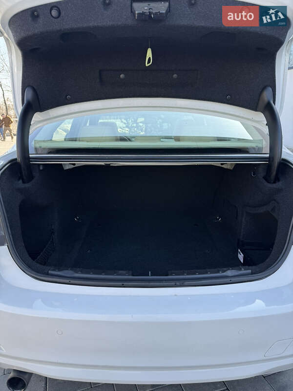 Седан BMW 3 Series 2015 в Луцке