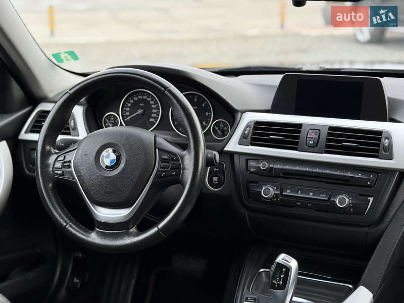 Седан BMW 3 Series 2013 в Черновцах
