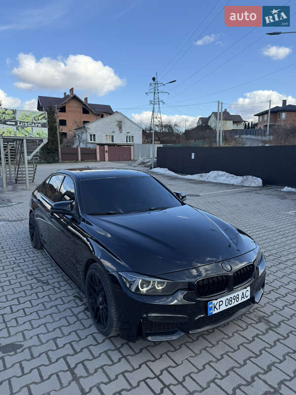 Седан BMW 3 Series 2011 в Львове