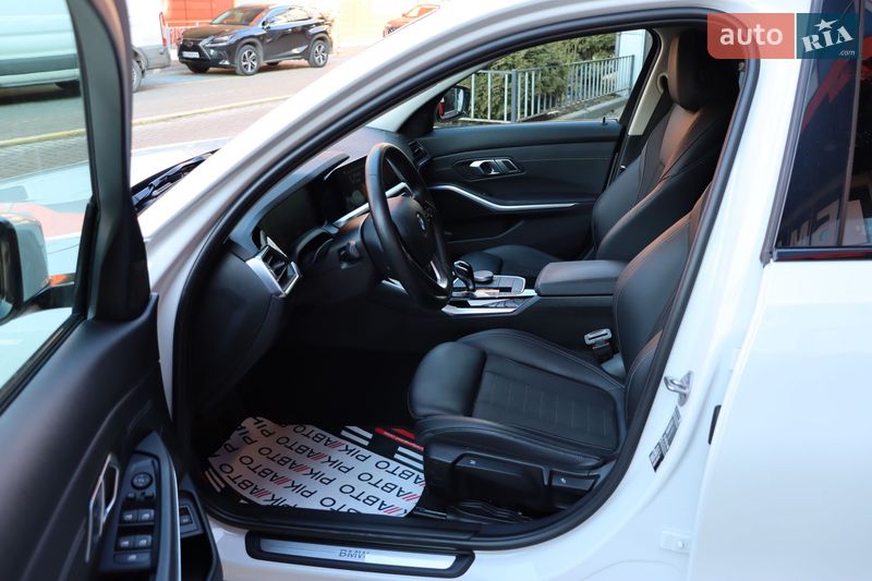 Седан BMW 3 Series 2022 в Львове